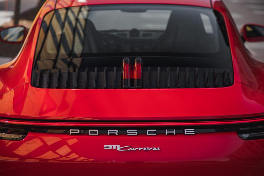 Логотип Porsche 911 Carrera (992) 2019 года  (NA) (фото 19 из 22)